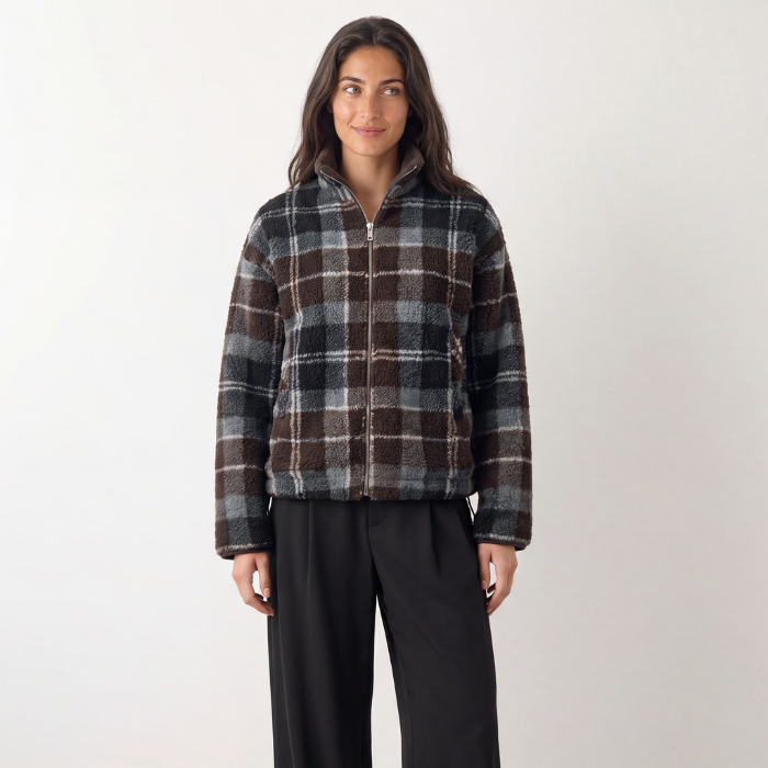 SHOP JAKKER HER<br>