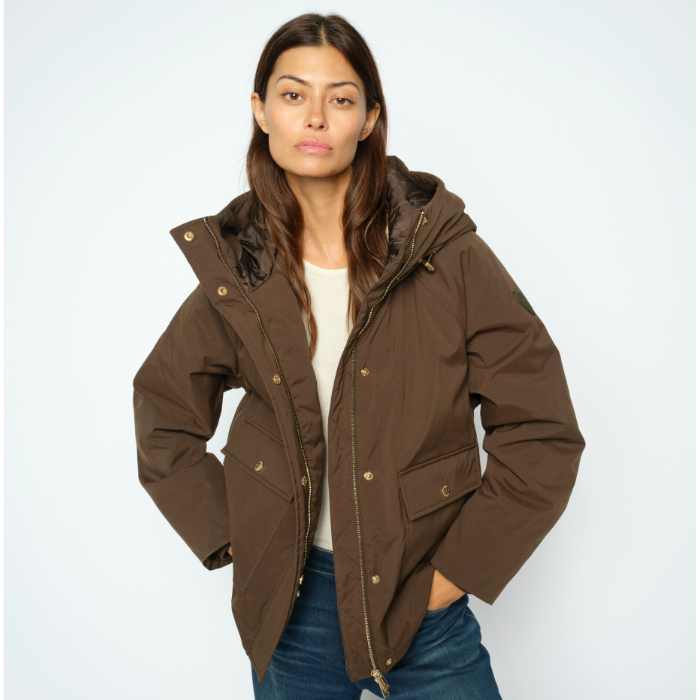 SHOP JAKKER HER<br>