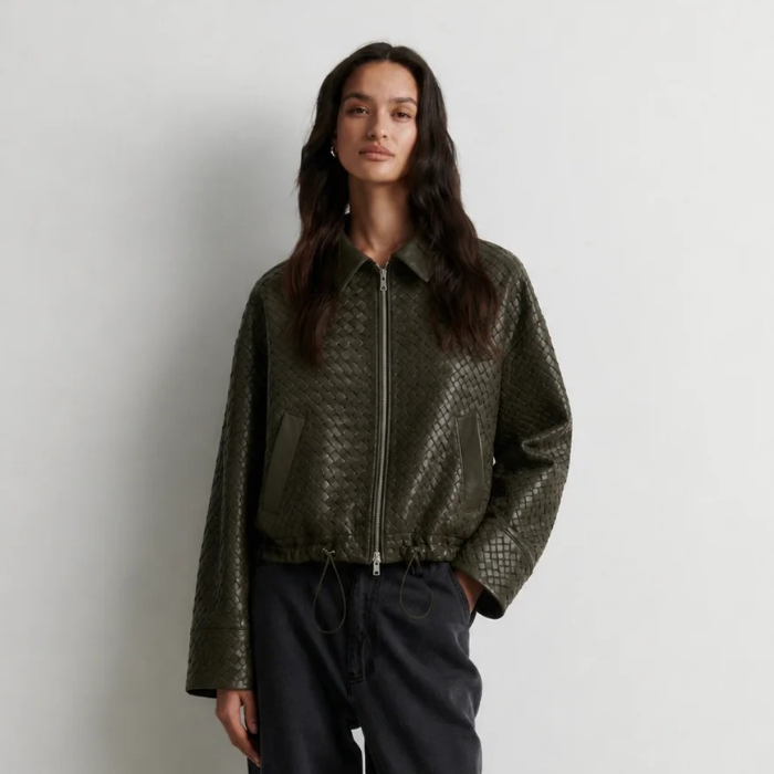 SHOP JAKKER HER<br>