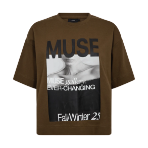 CMMUSE TEE copenhagen muse, dark olive