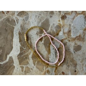 Ana halsk�de Annavii, rosa