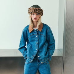 Louise hat Baum und Pferdgarten, rosin green leop