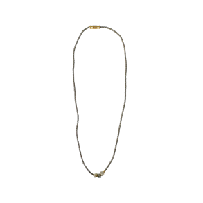 Annavii Nuri perlek�de med sten, gr�