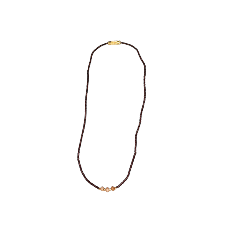 Annavii Nuri perlek�de med sten, m�rkebrun