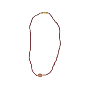 Annavii Nuri perlek�de med 1 sten, vinr�d