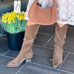 Pheby Bukela, cognac