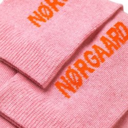 Sock single play Mads Nrgaard, bonbon