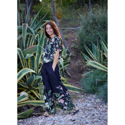 Bczennia blouse black colour, black flower